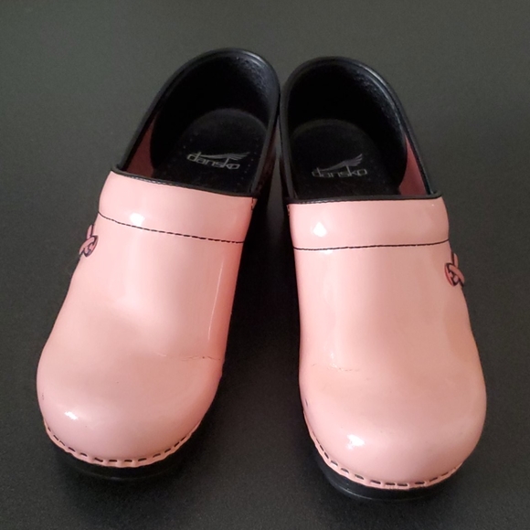 dansko pink ribbon clog